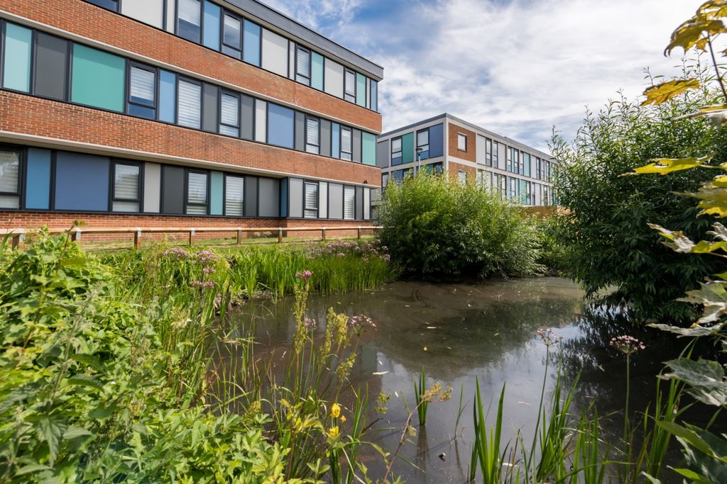 Property photo 3 of 8 External