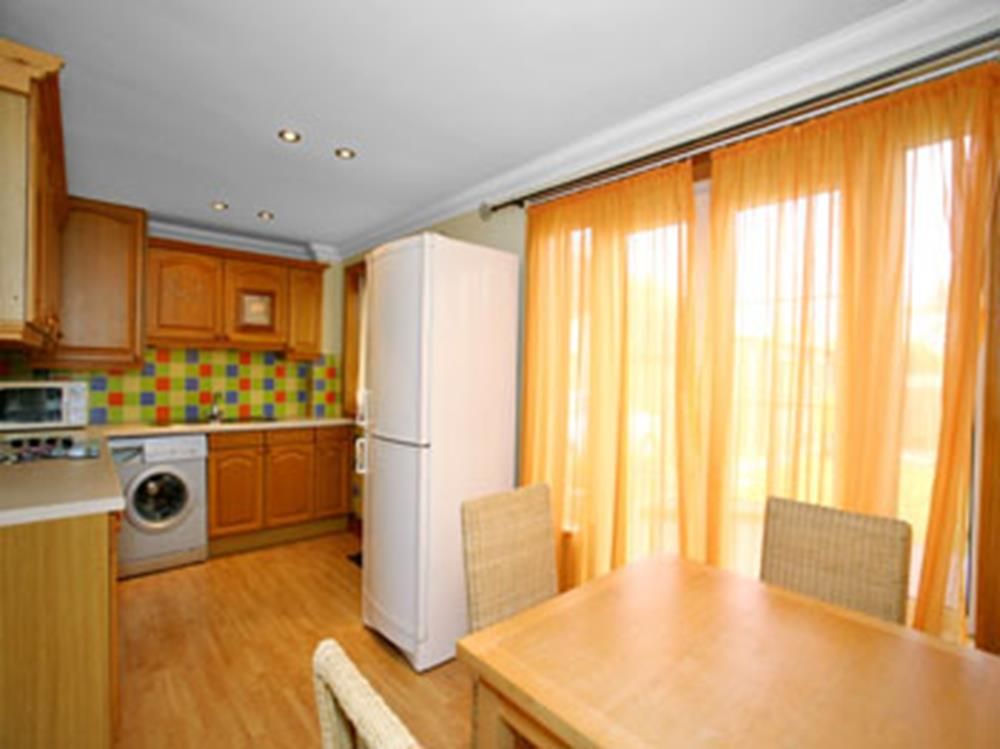 Property photo 3 of 10 Kitchen