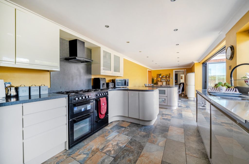 Property photo 3 of 36 1503222 (16)