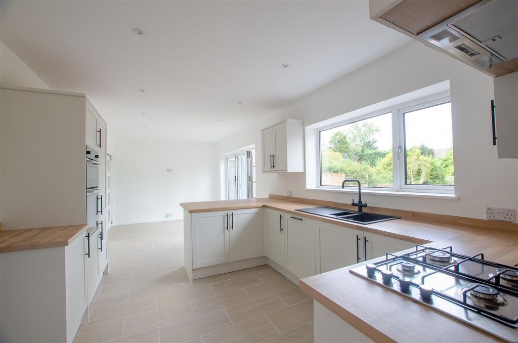 Property photo 2 of 13 88 Longdon - Kitchen1.Jpg