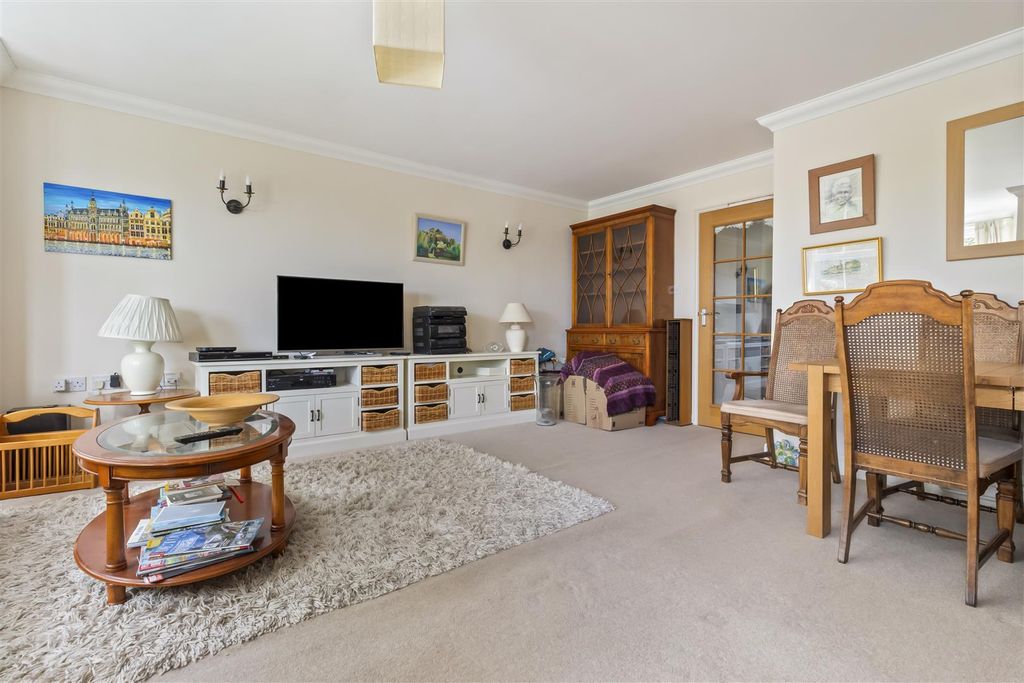 Property photo 3 of 22 4 Seacroft-002.Jpg