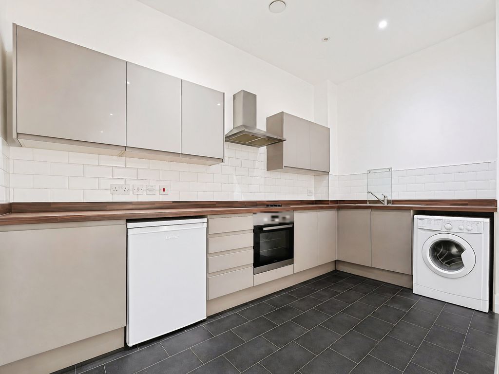 Property photo 3 of 10 66851963-Image00005