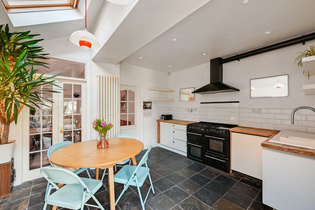 Property photo 2 of 16 Picture 2