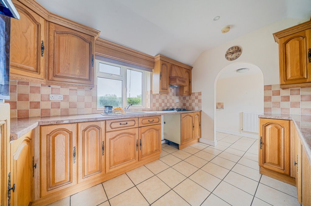 Property photo 3 of 28 1355815-3-68c9d66cc73c1