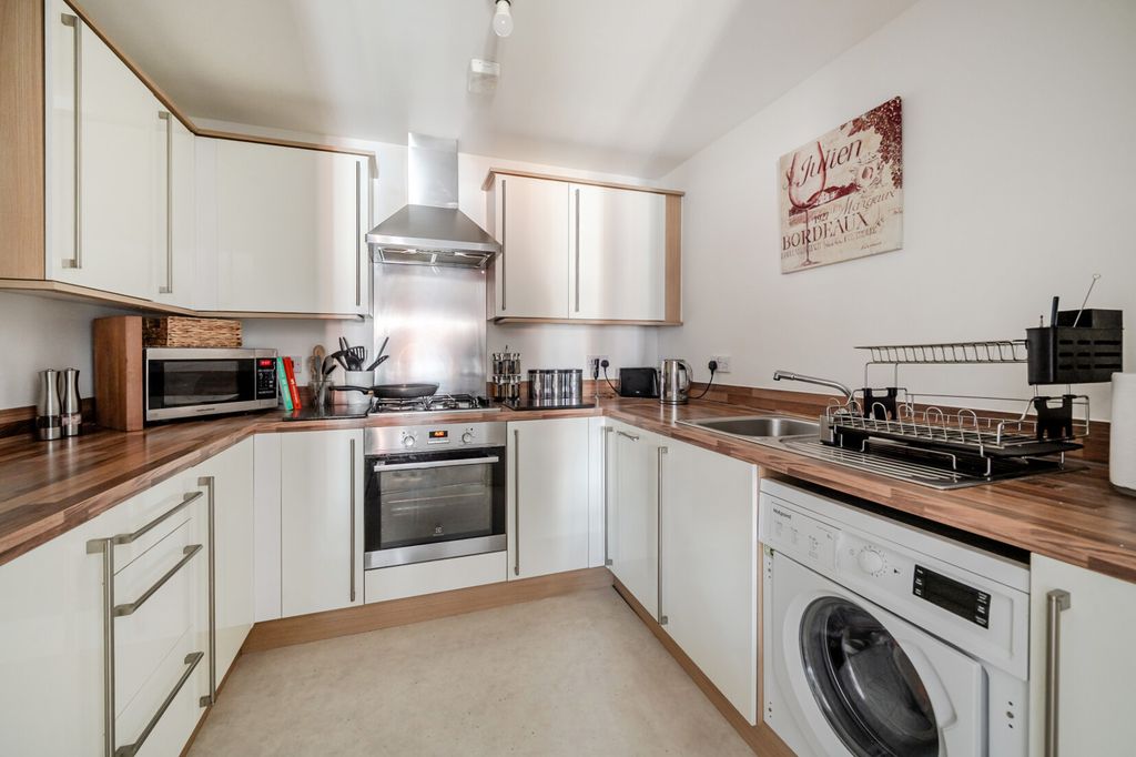 Property photo 2 of 17 Kitchen