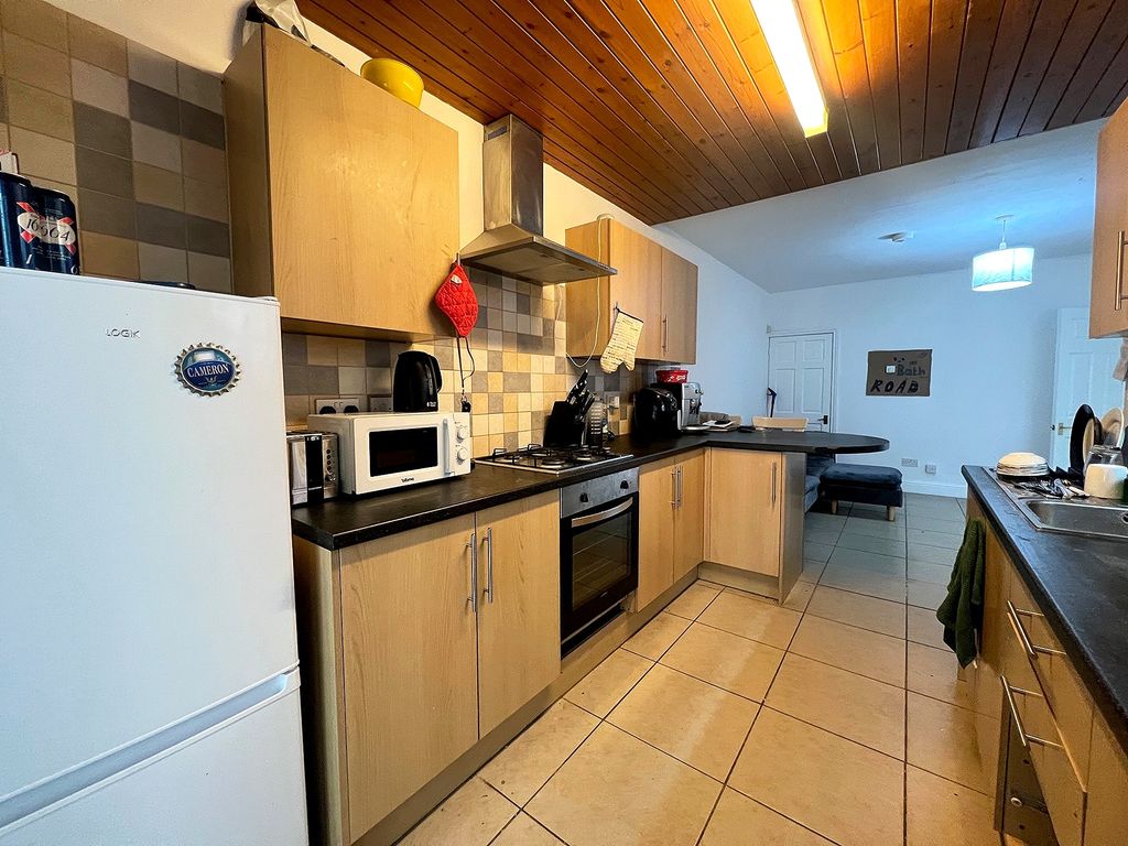 Property photo 2 of 11 3