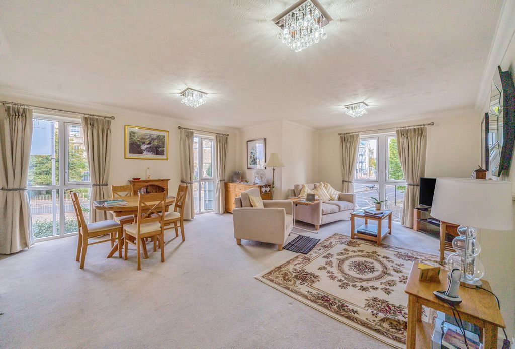 Property photo 2 of 13 1359515-11-68d2Df...