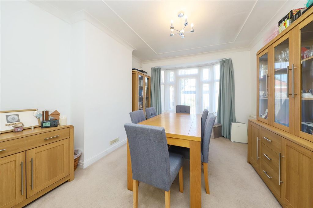 Property photo 3 of 14 Welbeck Road