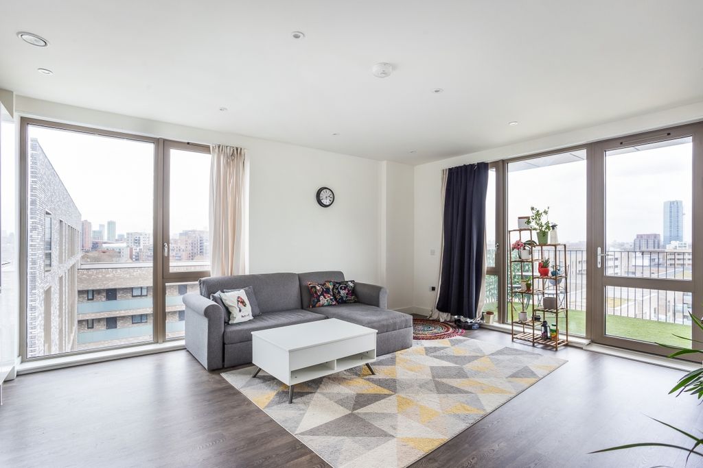 Property photo 3 of 28 Reception (2)