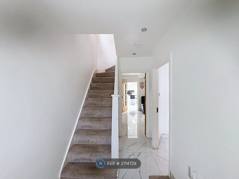 Property photo 3 of 35