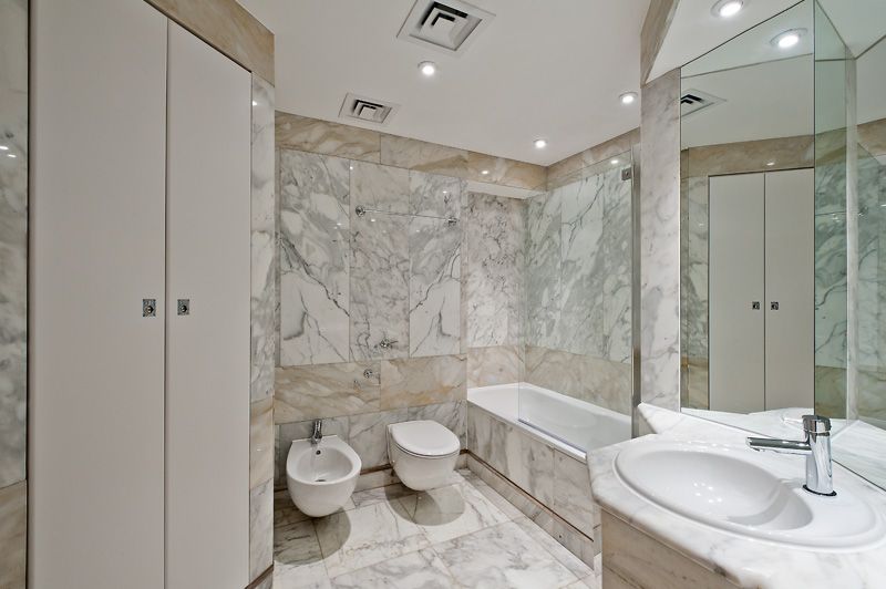 Property photo 3 of 7 Bathroom