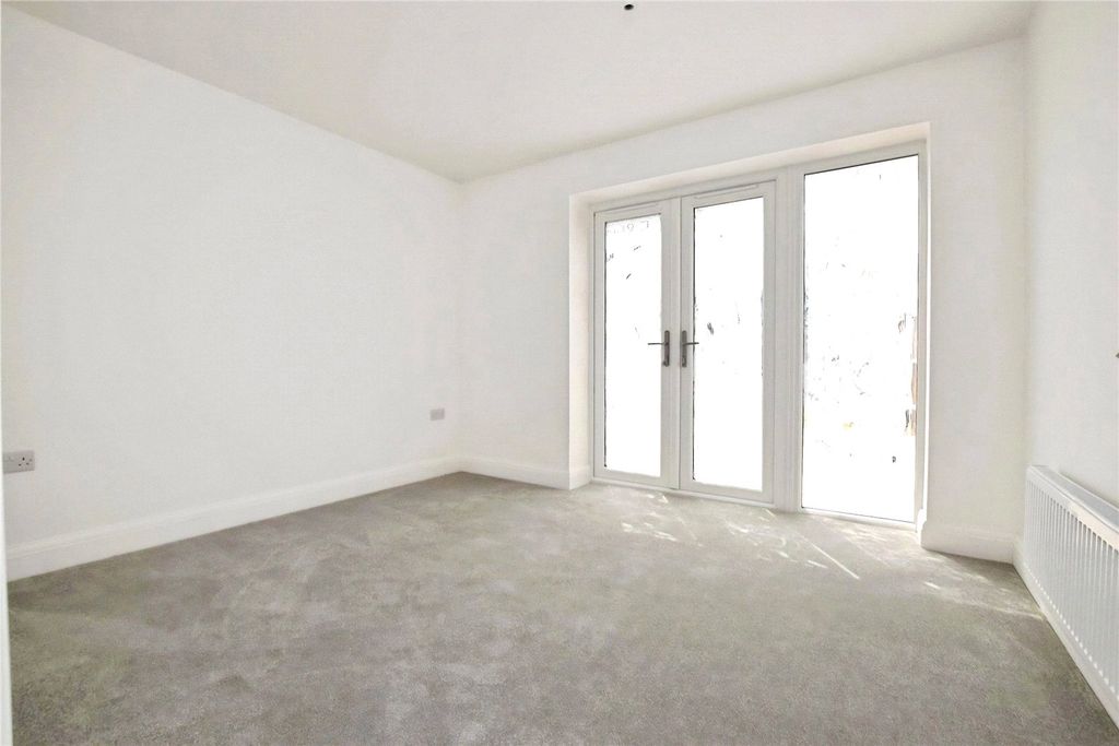 Property photo 3 of 8 Picture No. 04