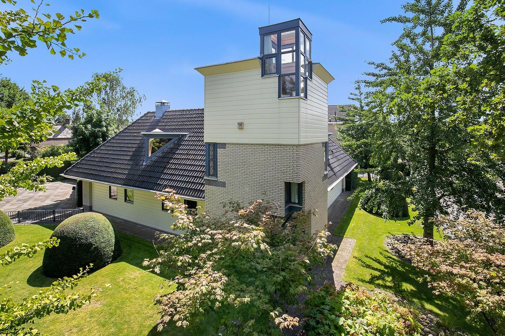 Property photo 2 of 52