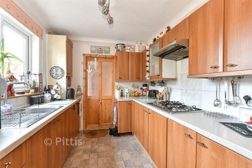 Property photo 3 of 13 Kitchen