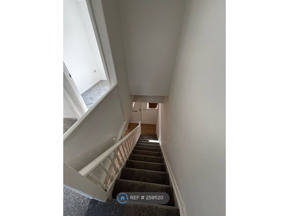 Property photo 3 of 12 Landing