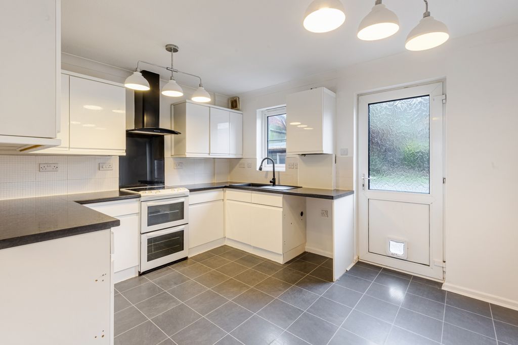 Property photo 2 of 11 A07 - 19 Jasmine Grove Paignton - 260119