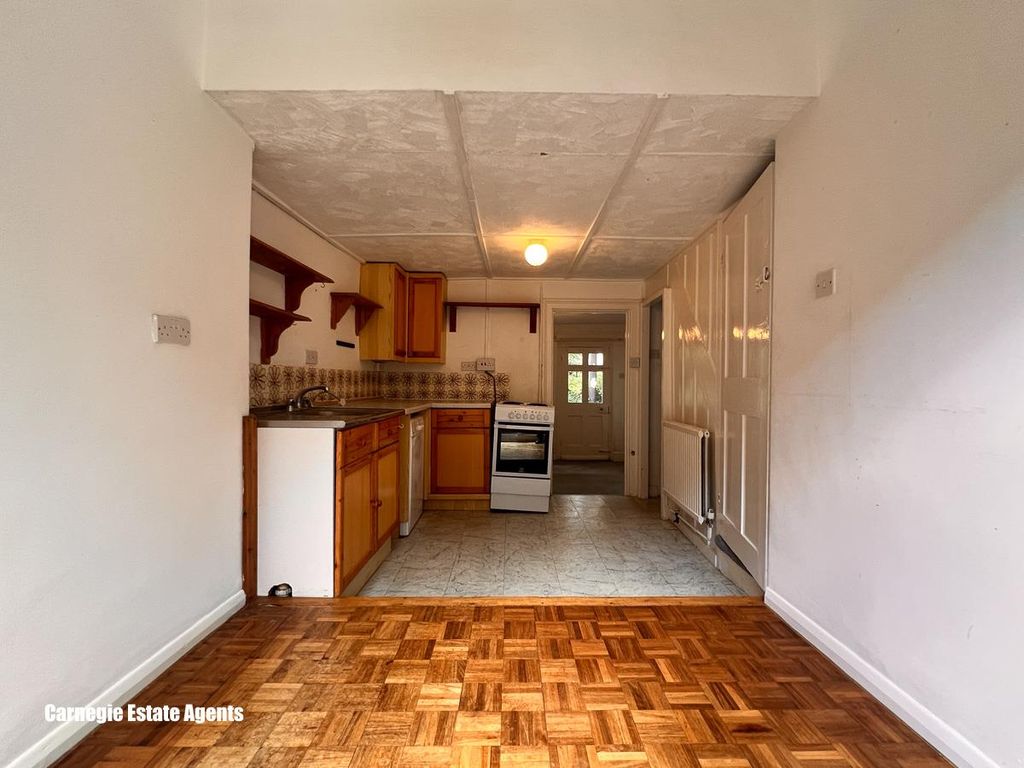 Property photo 2 of 12 Kitchen