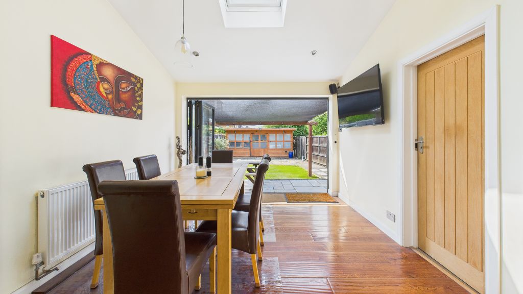 Property photo 2 of 22 Park Road East-11