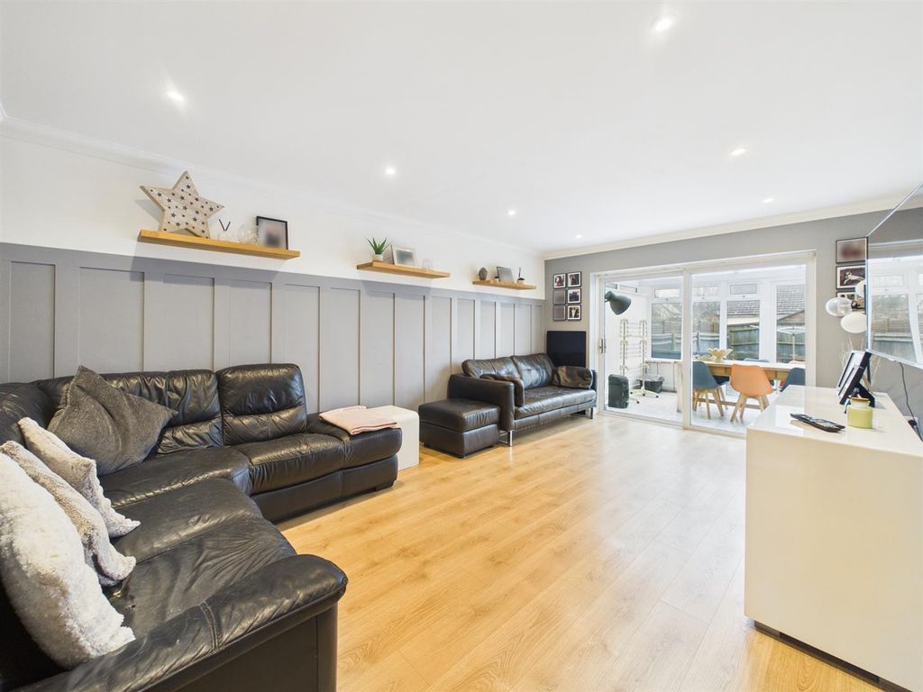 Property photo 3 of 23 Living Room