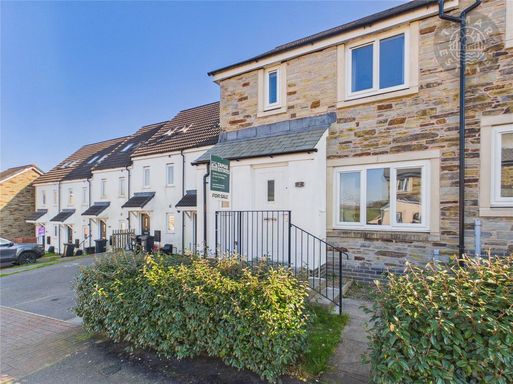 Property photo 1 of 19 Front Aspect