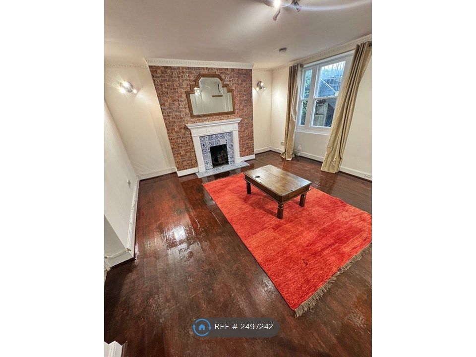 Property photo 1 of 20 Lounge