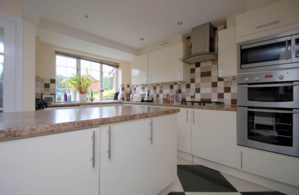 Property photo 3 of 10