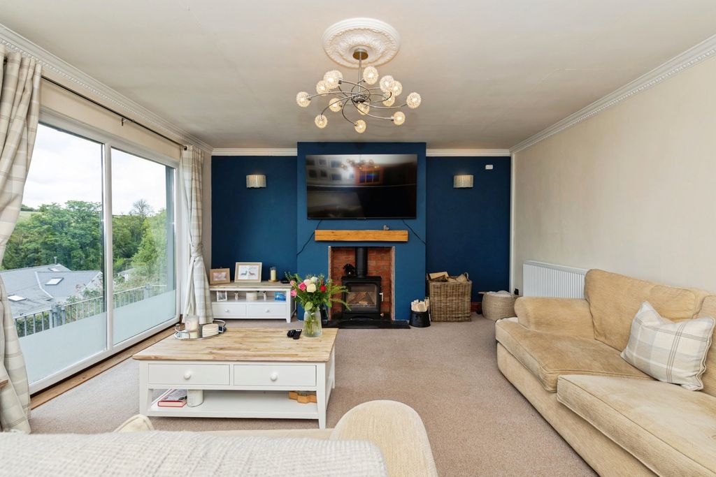 Property photo 3 of 25 Pbox-Img.Jpg