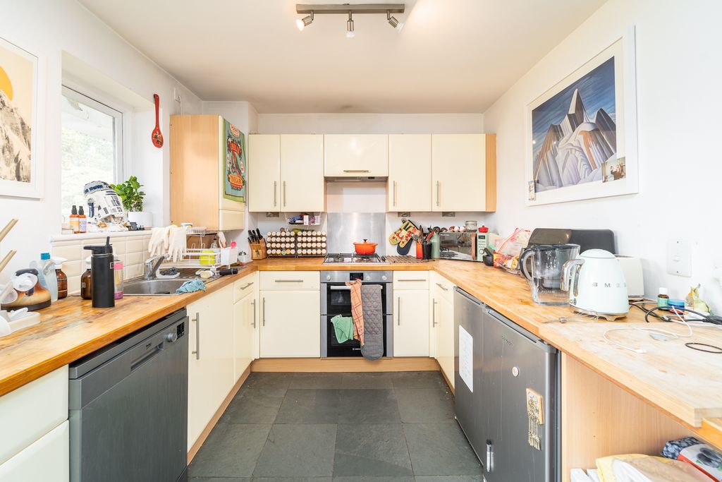 Property photo 3 of 10 Ndb02550-Edit