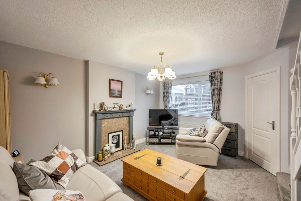 Property photo 2 of 15 Lounge