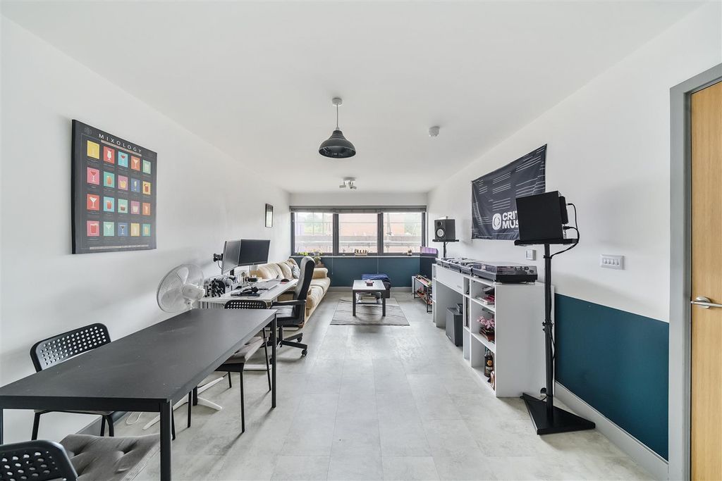 Property photo 1 of 8 Hollis Morgan Residential Sales