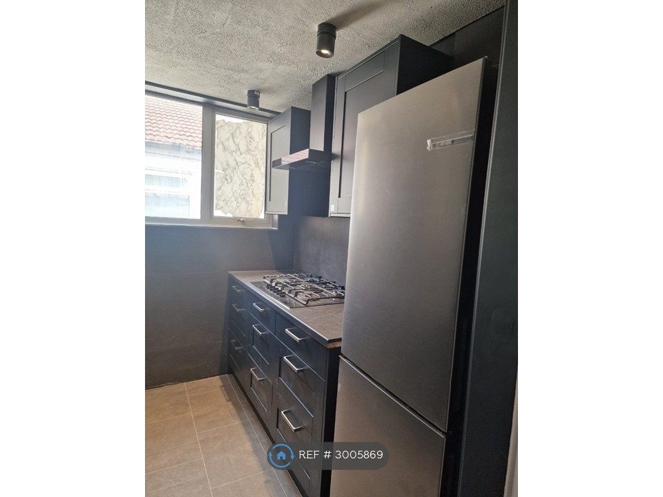 Property photo 2 of 20 Brand New Kitchen With Top Class Appliances