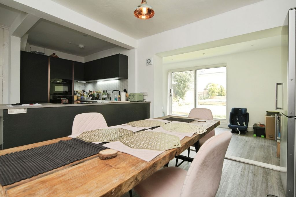 Property photo 3 of 19 Pbox-Img.Jpg