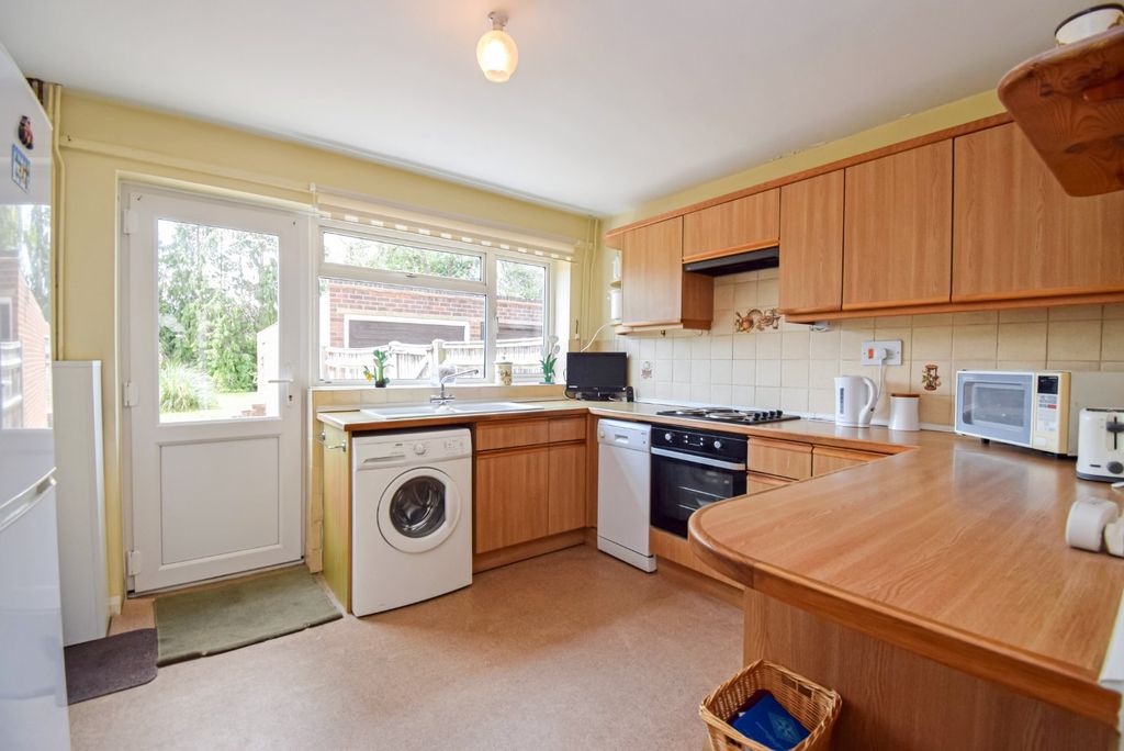 Property photo 2 of 18 Kitchen