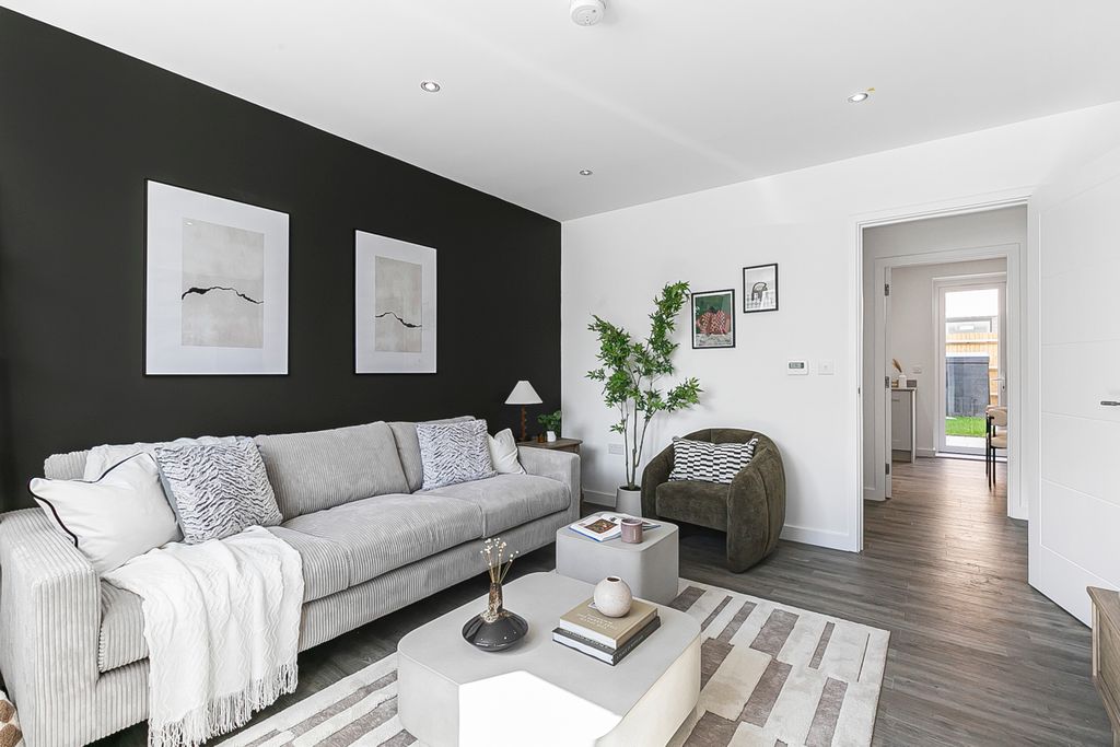 Property photo 1 of 18 Show Home Living Room