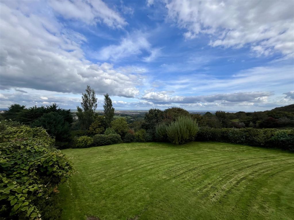 Property photo 3 of 34