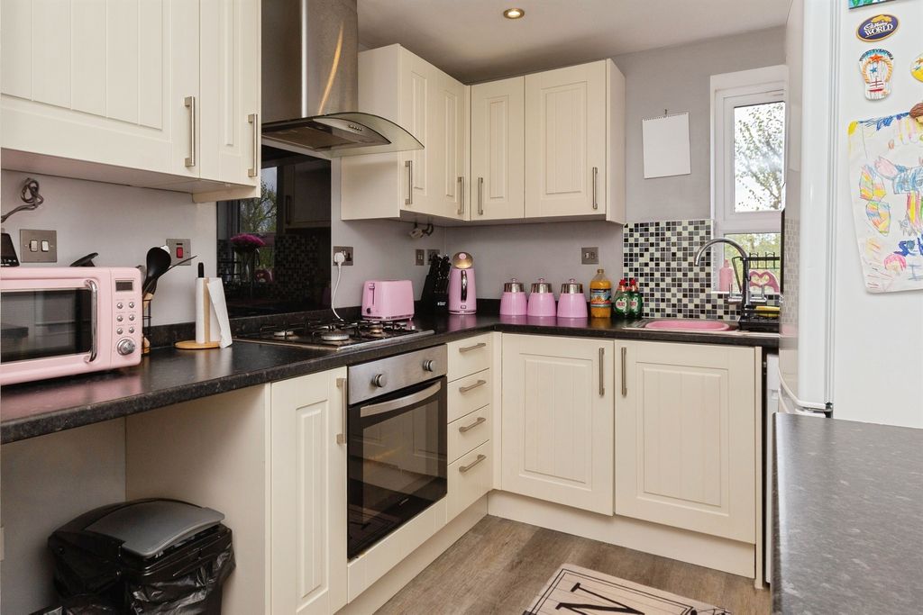 Property photo 2 of 26