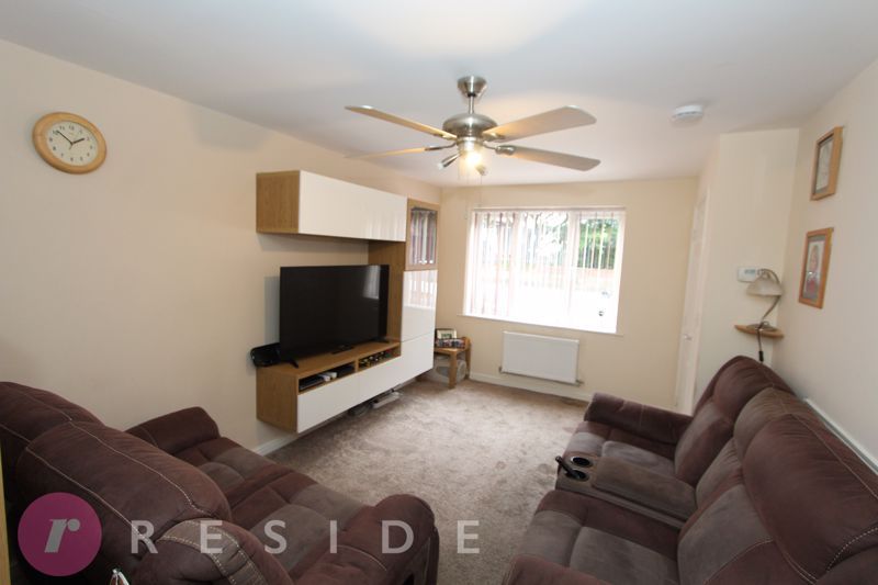 Property photo 2 of 18 Lounge