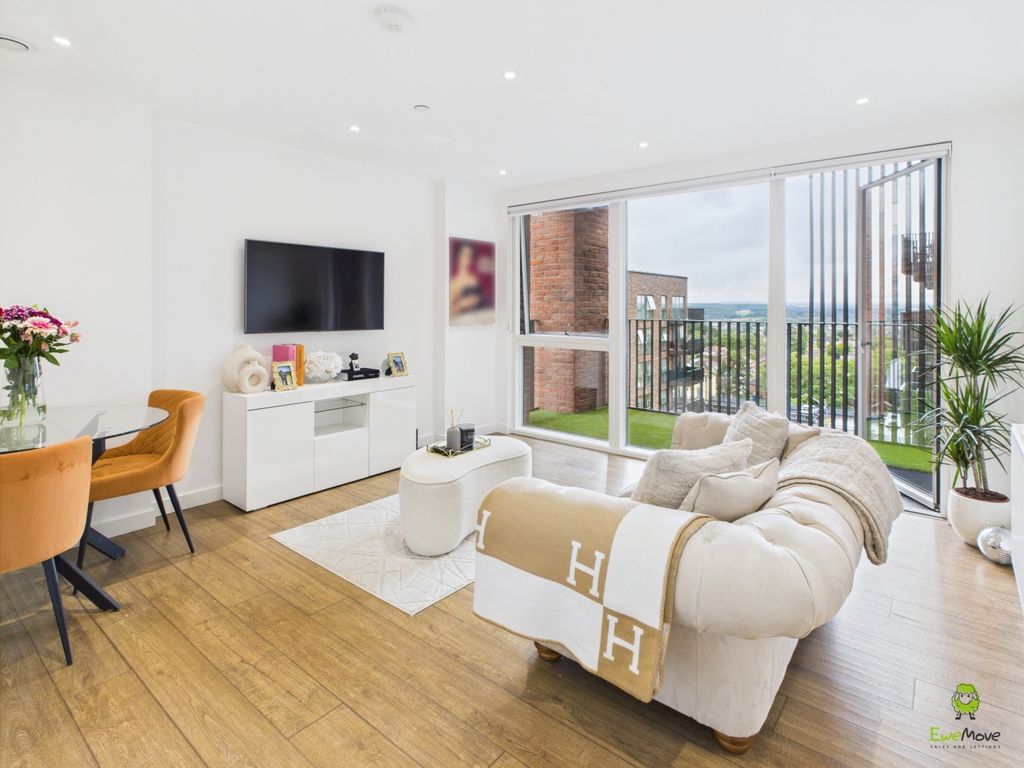 Property photo 1 of 7 Living Room James Hillier Ewemove Bexley And Dartf