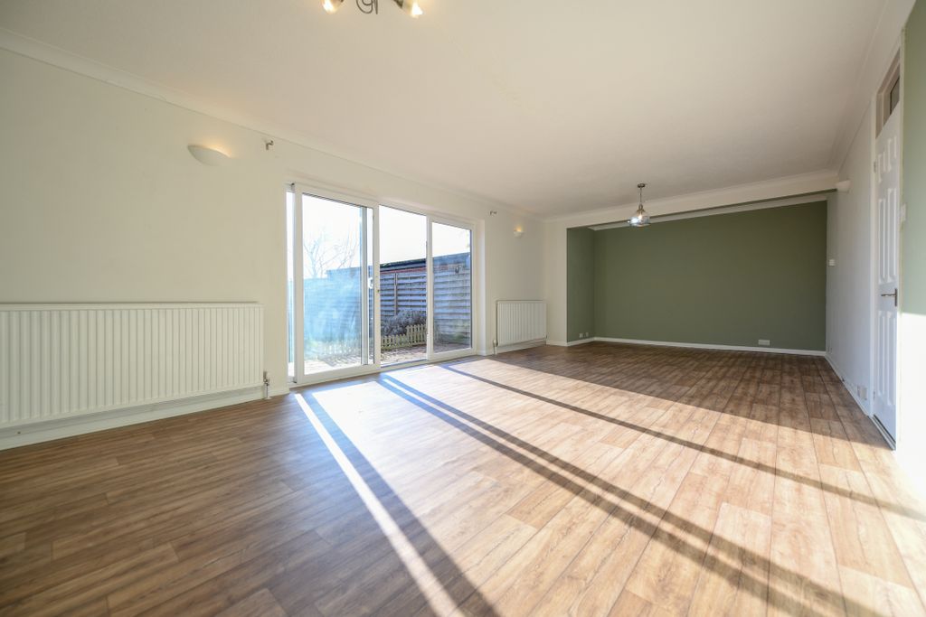 Property photo 3 of 27