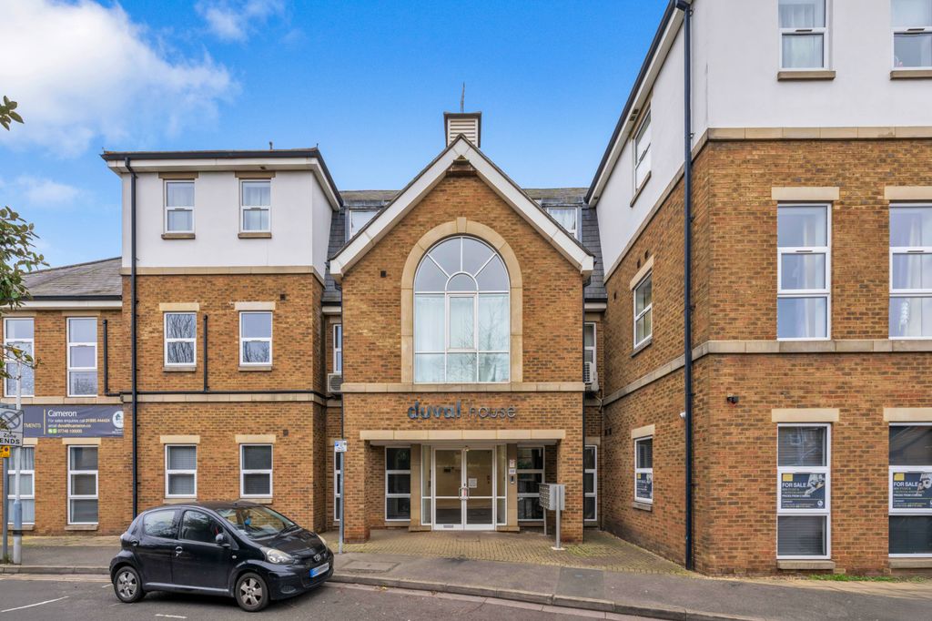 Property photo 1 of 16 A Studio Flat For Sale In West Drayton