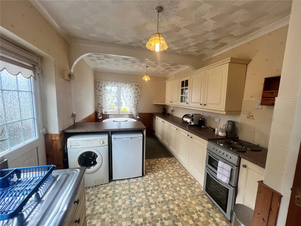 Property photo 3 of 25 Kitchen