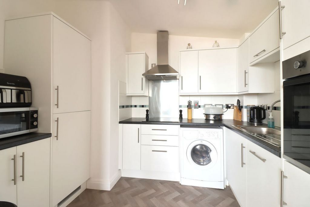 2 bed flat for saleKentmere Drive, Lakeside, Doncaster DN4 photo 5