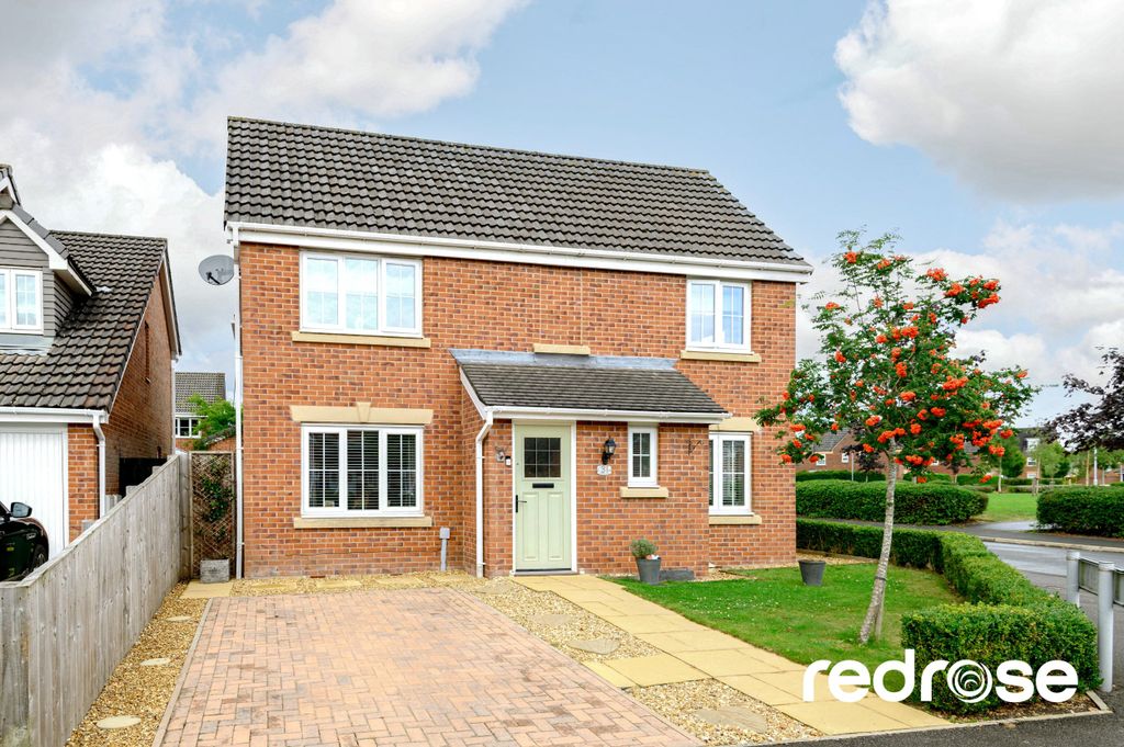 Property photo 1 of 43 Web_31 Spennymoor Cl-03