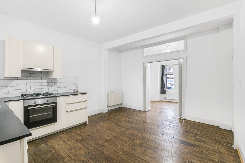 Property photo 2 of 19 Kitchen/Reception