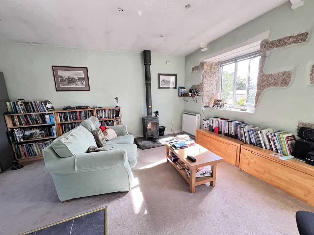 Property photo 3 of 11 Gallery