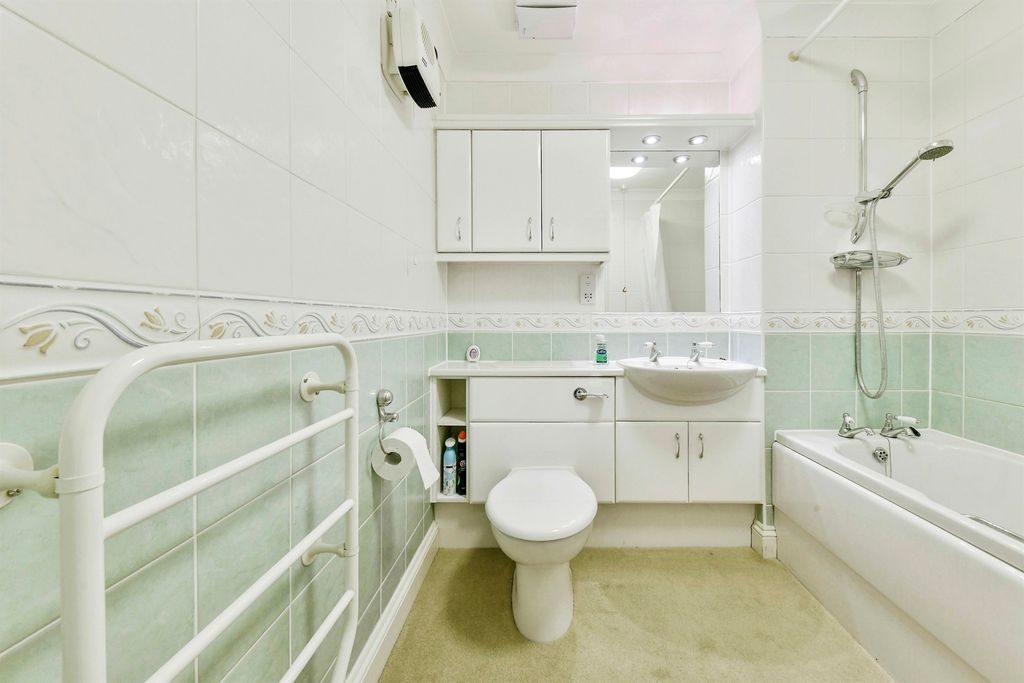 Additional image 12 of 4 bed flat for saleQueen Street, Hitchin SG4