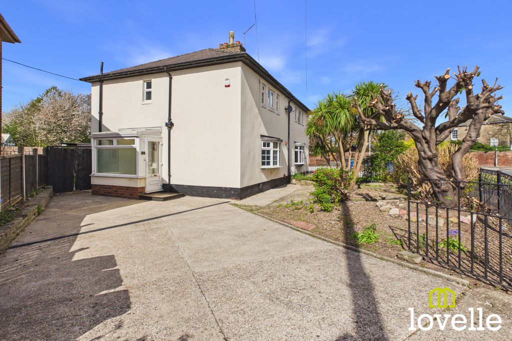 Property photo 2 of 31