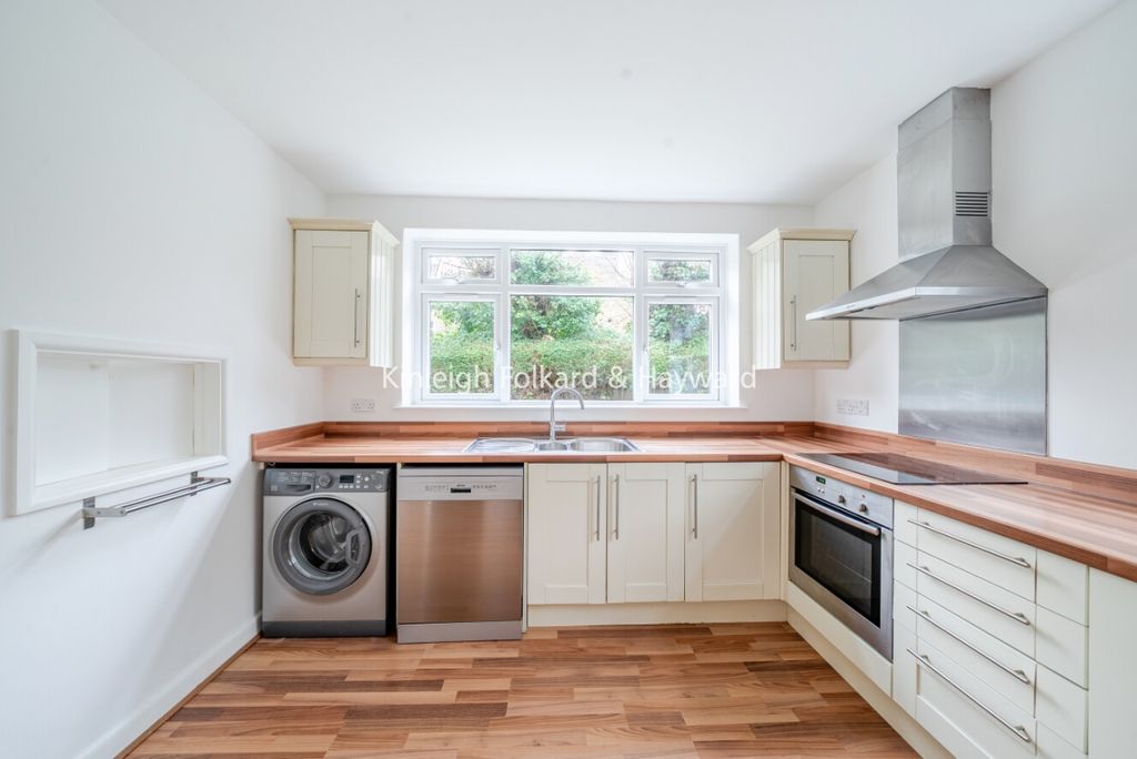 Property photo 1 of 8 Ebbf7509-ba98-4Bfe-9