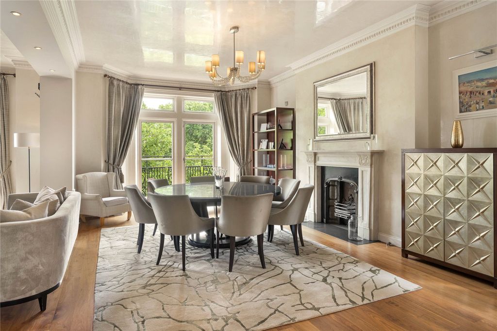 Property photo 3 of 10 Dining Area