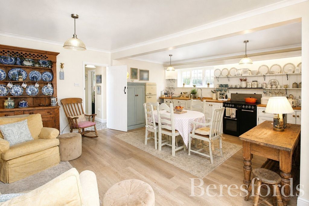 Property photo 3 of 16 Kitchen Diner